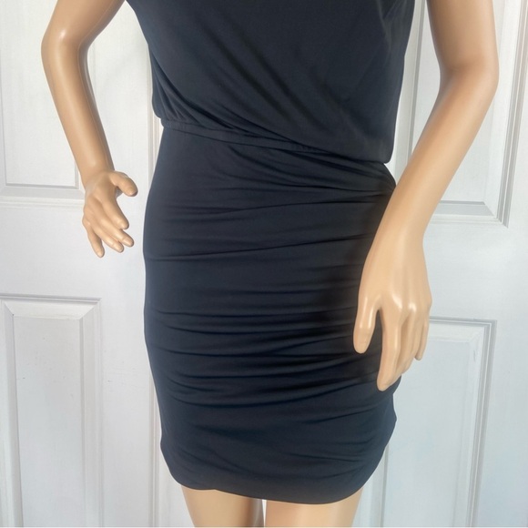 Halston Heritage Black Off-the-Shoulder Ruched Stretchy Lined Cocktail Dress - Picture 10 of 17